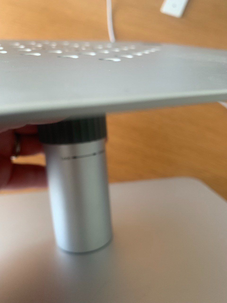 Racks & Cavalletti: Ergonomischer Laptop-Ständer – Usato da Affoltern am Albis venduto da den_8qgw 1