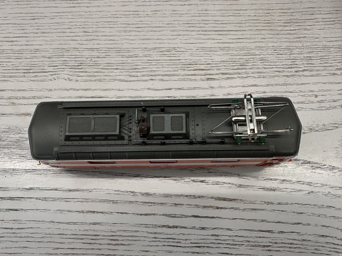 Hag Modellini di ferrovie: Hag Nr 210 SBB Re 4/4 II Swiss Express – Usato da Lupsingen venduto da New-Haven 4