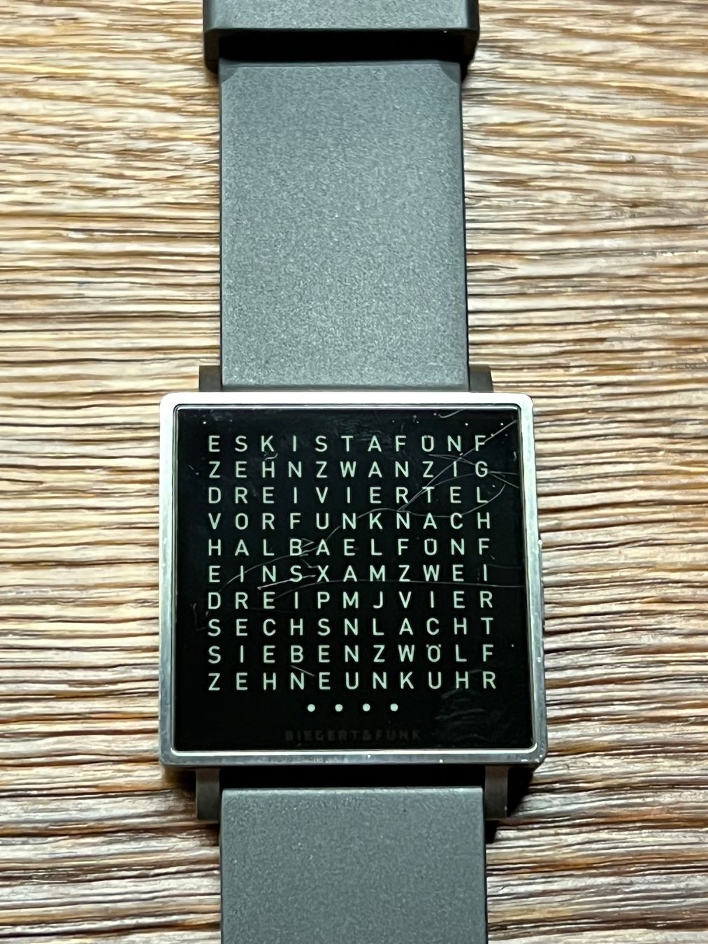 Qlocktwo Orologi: Qlocktwo W Armbanduhr – Usato da Chur venduto da srhGR 1