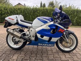 Suzuki GSXR SRAD 750