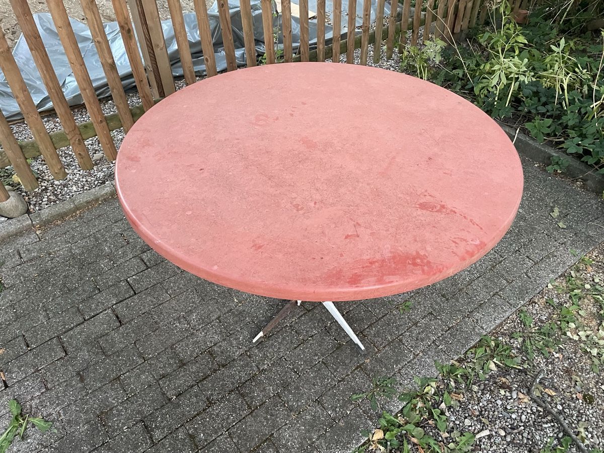 Tavoli: Schaffner Gartentisch rund rot – Usato da Winterthur venduto da Kingori 1