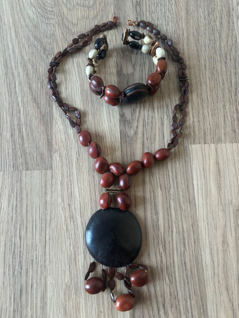 Altri gioielli: Hand made Set from Cuba_natural nuts and beads – Nuovo (secondo la descrizione) da St-George venduto da elena27