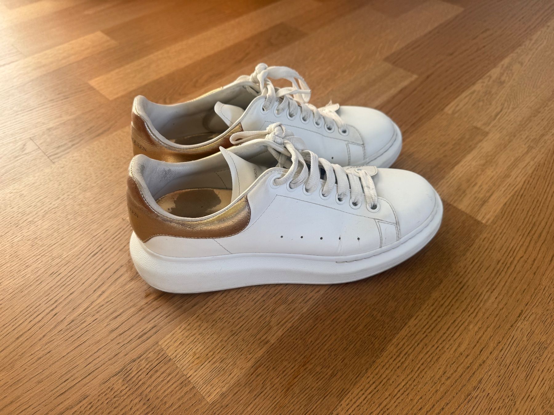 Alexander Mcqueen Scarpe da uomo: Alexander McQueen Sneakers Gold – Usato da St. Gallen venduto da di_146