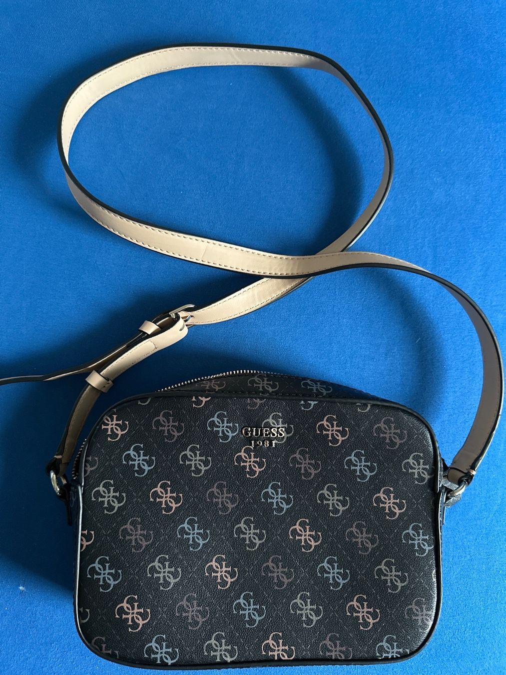 Guess Borse da donna: Guess Umhängetasche – Usato da Zürich venduto da Rammis