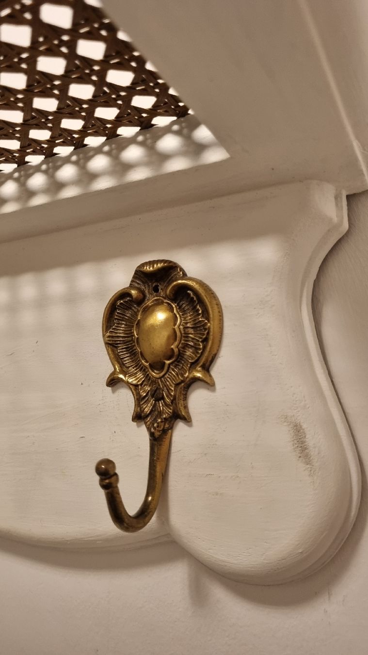 Porte manteau: Garderobe mit 3 Haken und Wiener Geflecht – D'occasion à St. Gallen par jil_l6mm 1