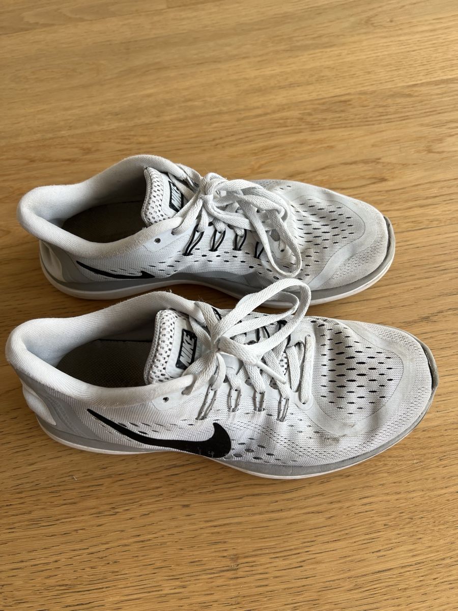 Nike Damenschuhe: Nike Laufschuhe, Grau, Gr.39 – Gebraucht aus Zürich von anna_ri 1