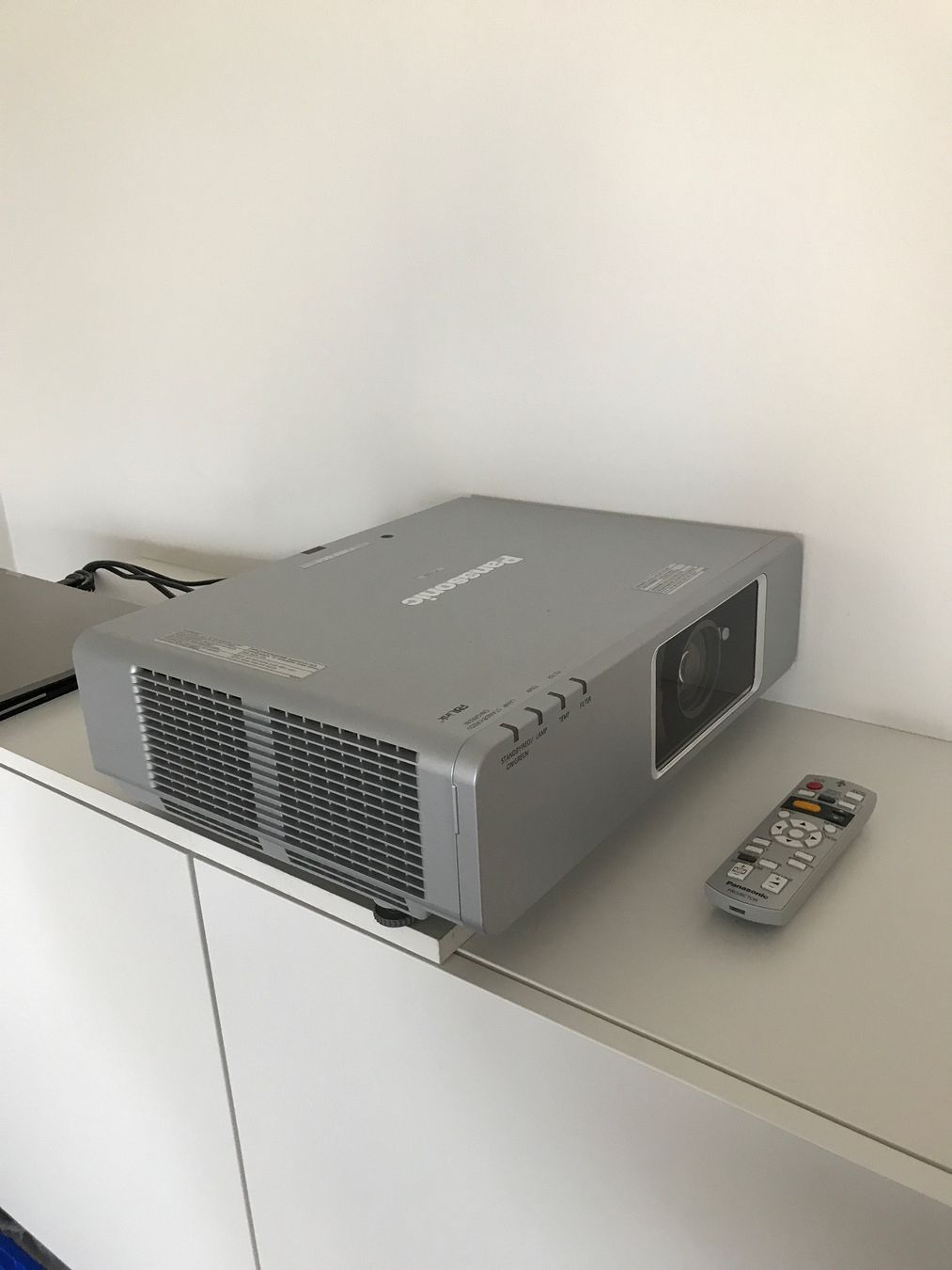 Panasonic Videoprojektoren: Panasonic Beamer PT-FI 300 – Gebraucht aus Oberwil BL von scorpio70 2