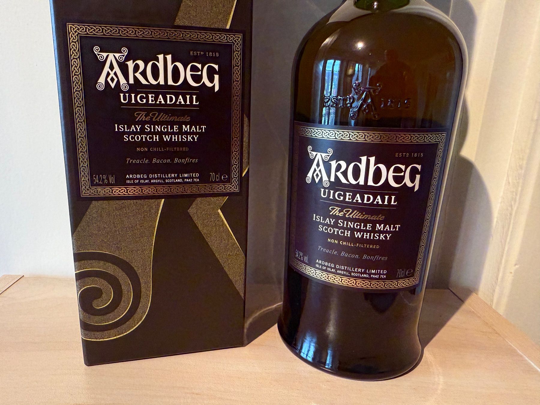 Ardbeg Bevande alcoliche: 1 Flasche Ardbeg Uigeadail 54.2% – Nuovo e nell'imballaggio originale da Wöschnau venduto da Vinsale 1