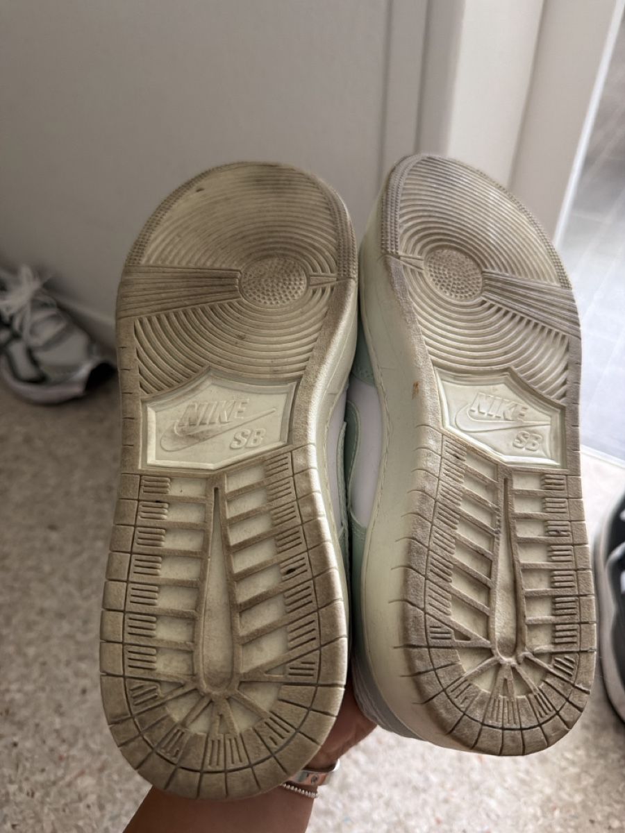 Nike Chaussures femmes: Nike Dunk Low SB Grösse 37 hellgrün gebraucht – D'occasion à Luzern par Lorena.haj 2