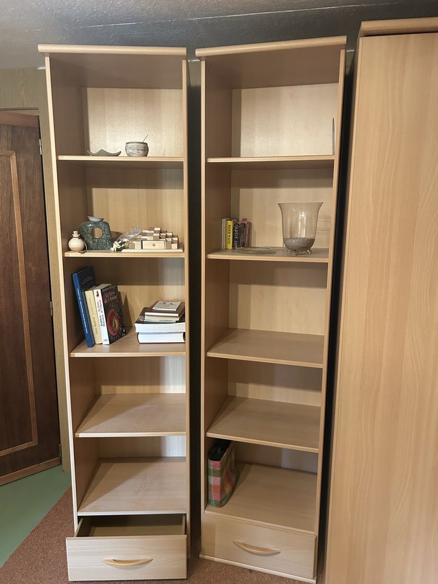 Schränke: Armoire en L avec bibliothèque modulable – Gebraucht aus Zürich von malia. 2