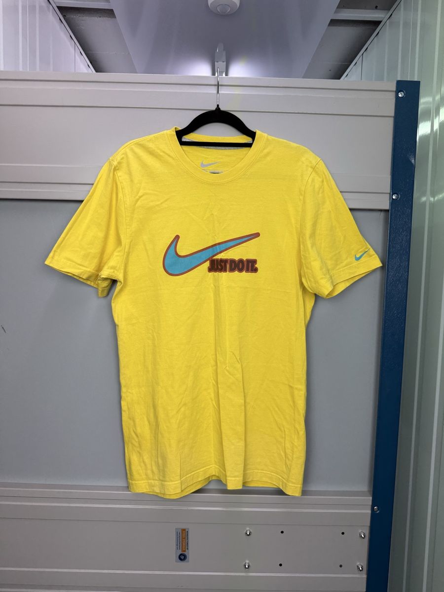 Nike T-shirt: Nike Tee – Usato da Lausanne venduto da Unehistoiredesapes