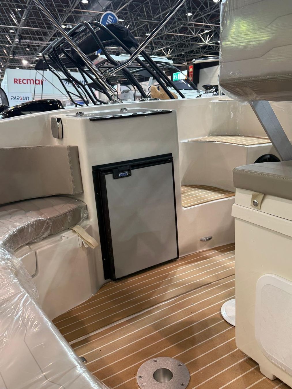 Eolo Barche: Motorboot Eolo 6.9 EL – Nuovo e nell'imballaggio originale da Kriens venduto da monte06 2