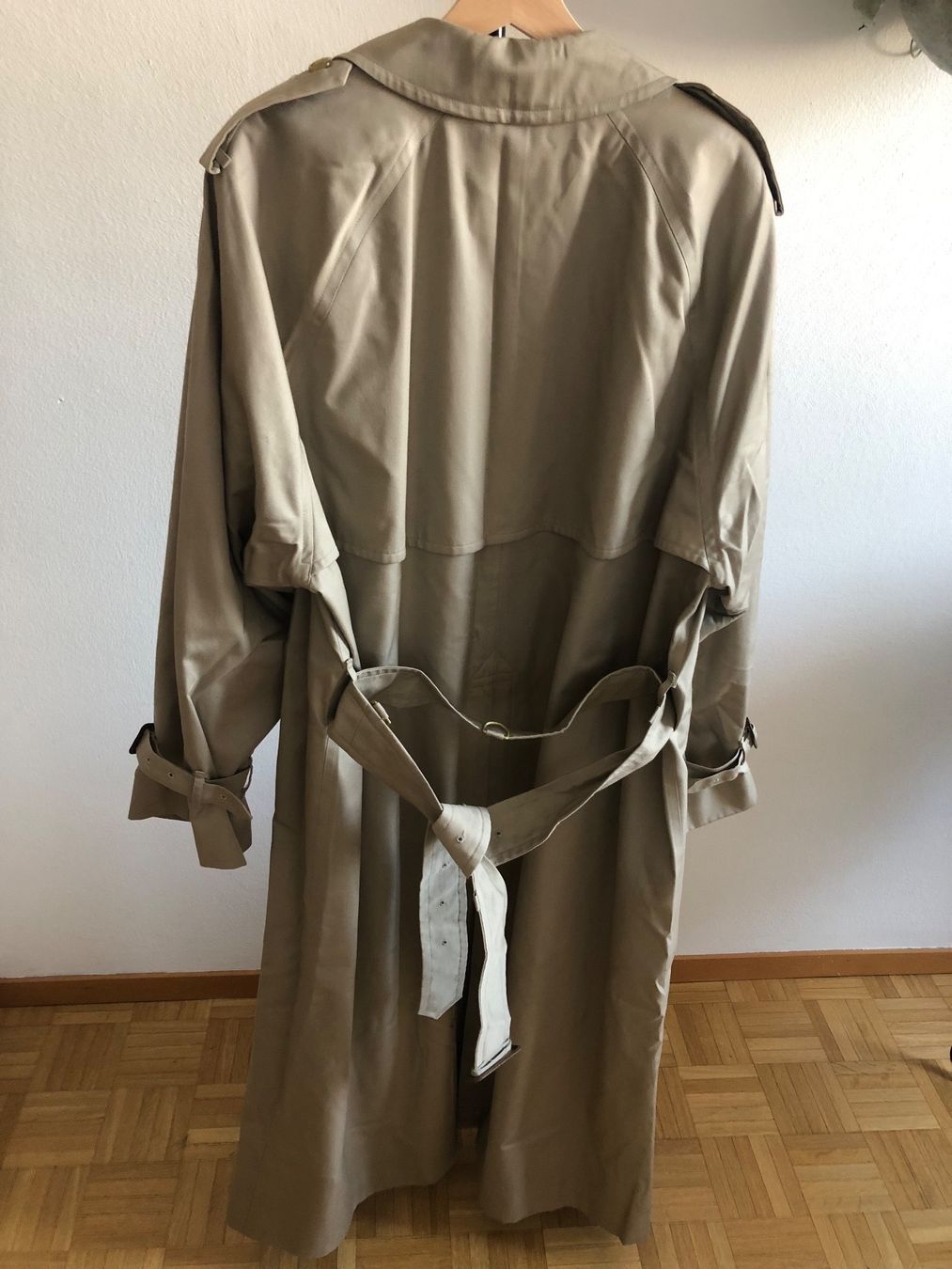 Burberry Cappotti: Burberry’s trench coat oversize – Usato da Lugano venduto da Vintage.Mood 1