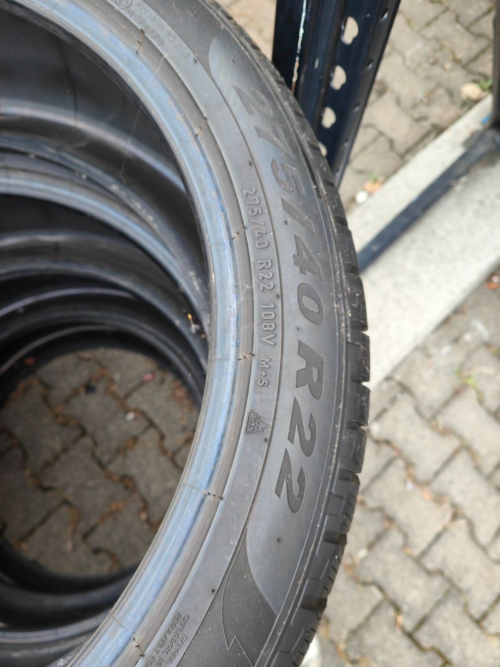 Pirelli Pneumatici & Ruote complete: Winterreifen 275/40 R22 – Usato da Oberengstringen venduto da Reifen-Lagerverkauf 1