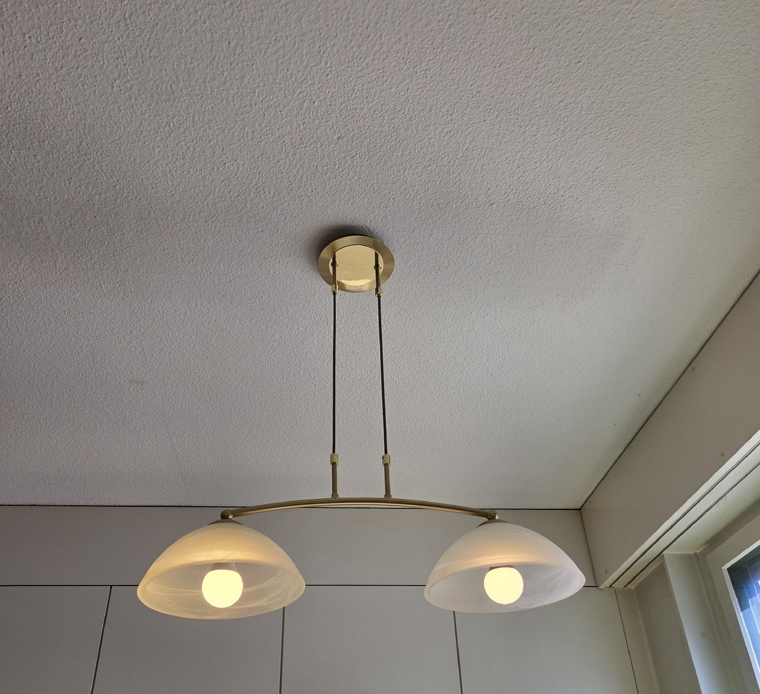 Lampes: Hängelampe Messing 2 Lampen Milchglas  – D'occasion à Lyss par yil_f8xt 1