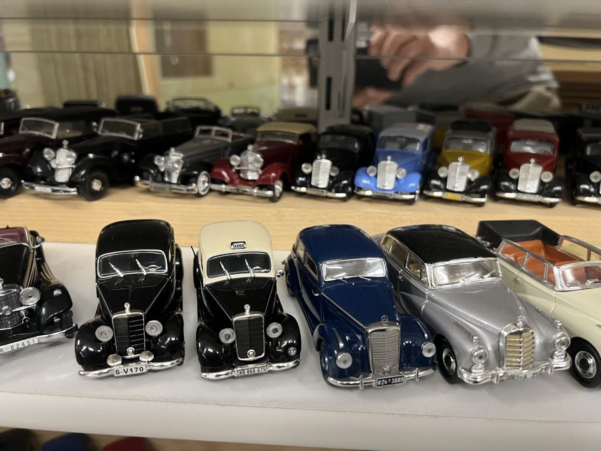 Mercedes-Benz Modellini d'auto: 90 Mercedes 1/43 Modellautos – Usato da Steffisburg venduto da gfell2 2