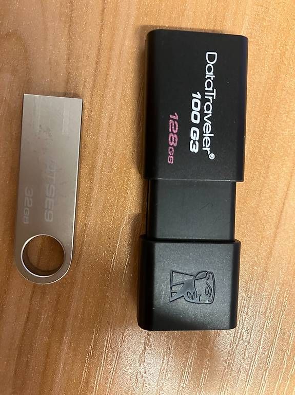 USB Sticks: 2 USB Stick Datatraveler 128 & Kingston 32 – Gebraucht aus Chur von Fein-Geist 2