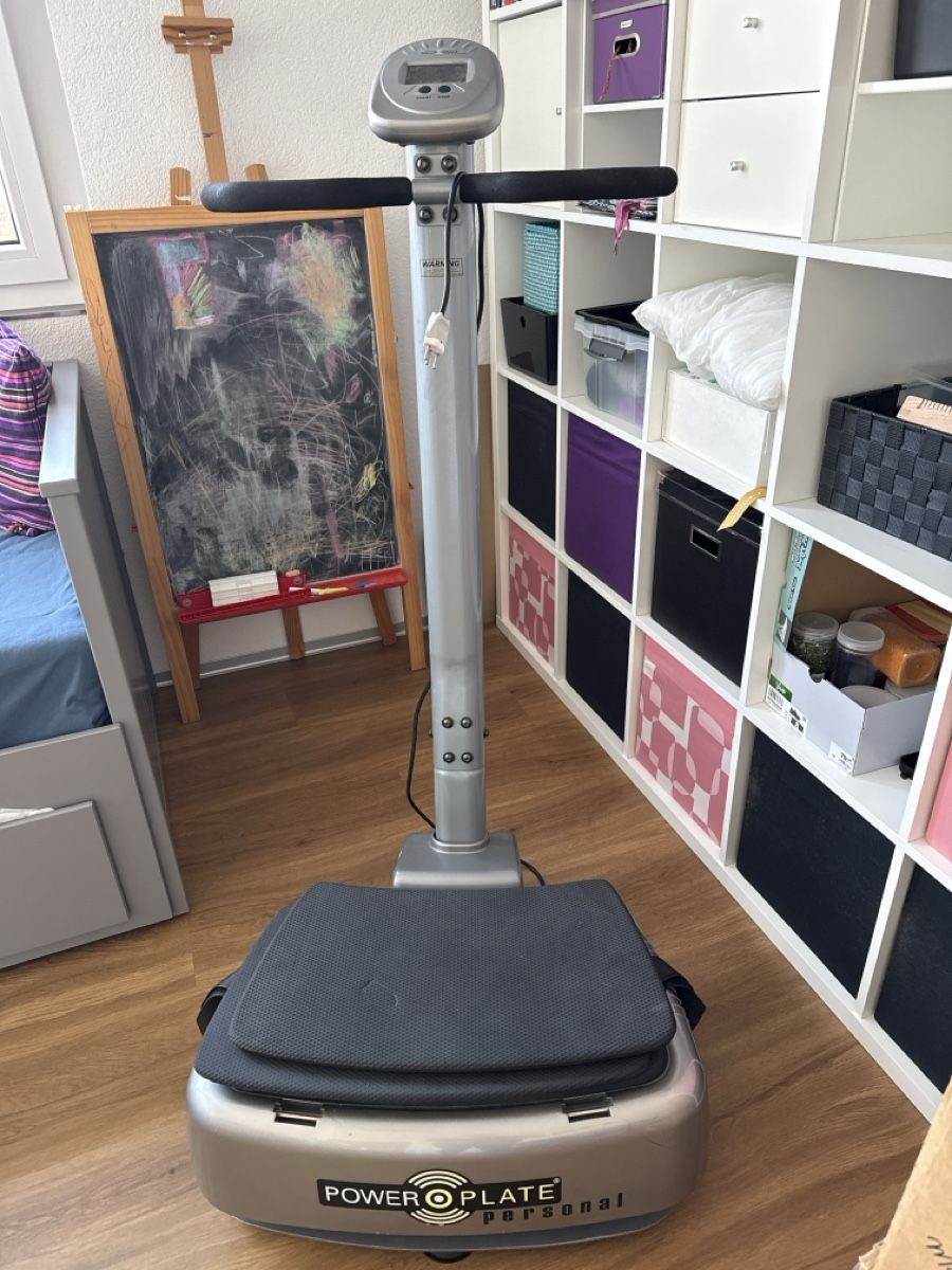 Power Plate Vélos d'appartement: Power Plate Personal Vibrationsplatte – D'occasion à Kaisten par kar83