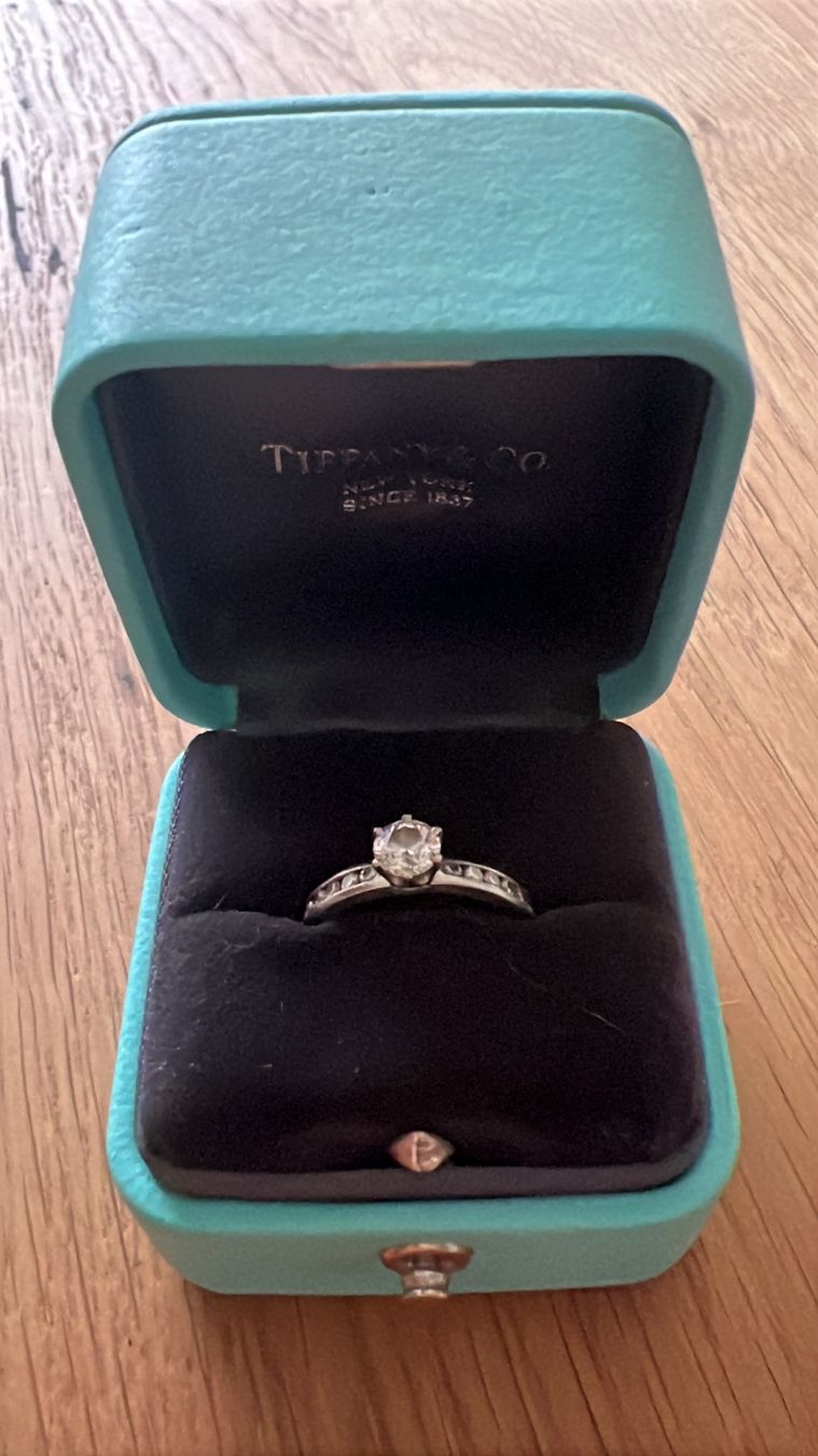 Tiffany & Co. Anelli: Tiffany & Co Platin Solitare Ring – Usato da Zürich venduto da kat_25lp