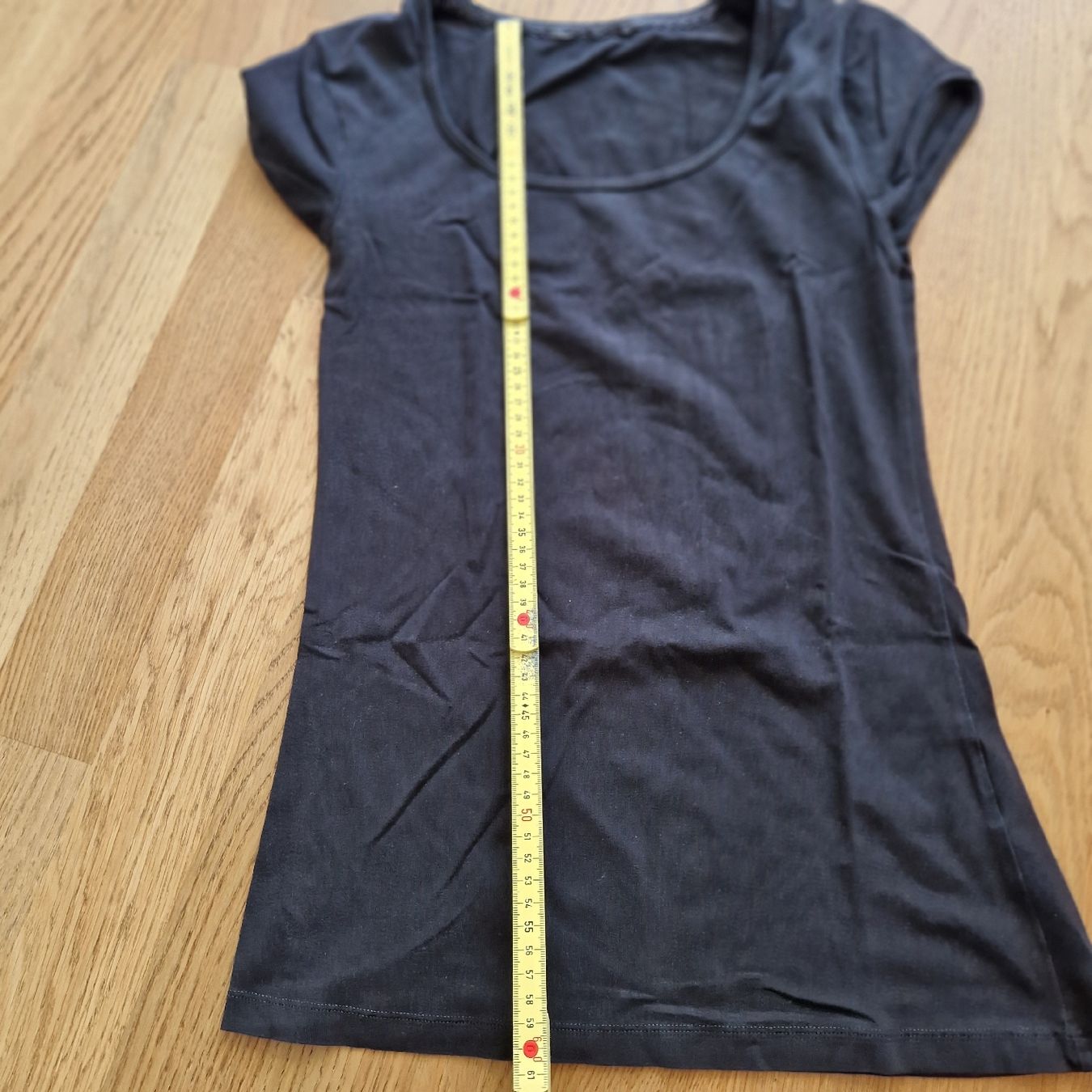 T-shirt: Schönes Tshirt schwarz Grösse XS/S – Usato da Nendeln venduto da Zopfie_ 1