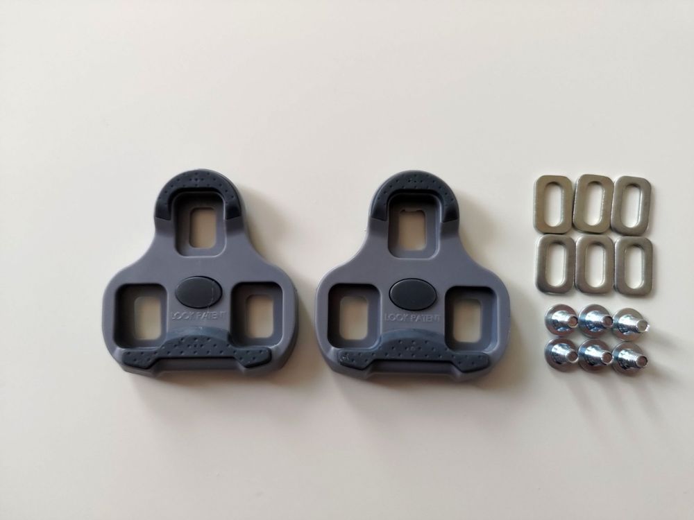 kéo grip cleats