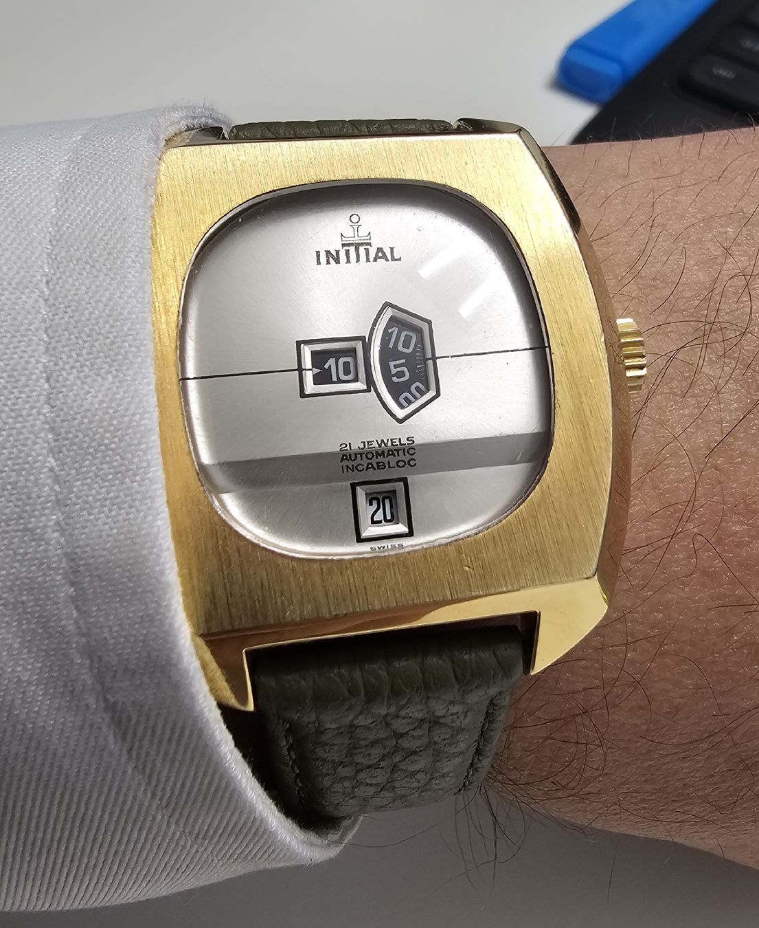 Orologi: Retro Automatic Watch Jumping Hours mit Datum – Usato da Oberwil BL venduto da 007re 1