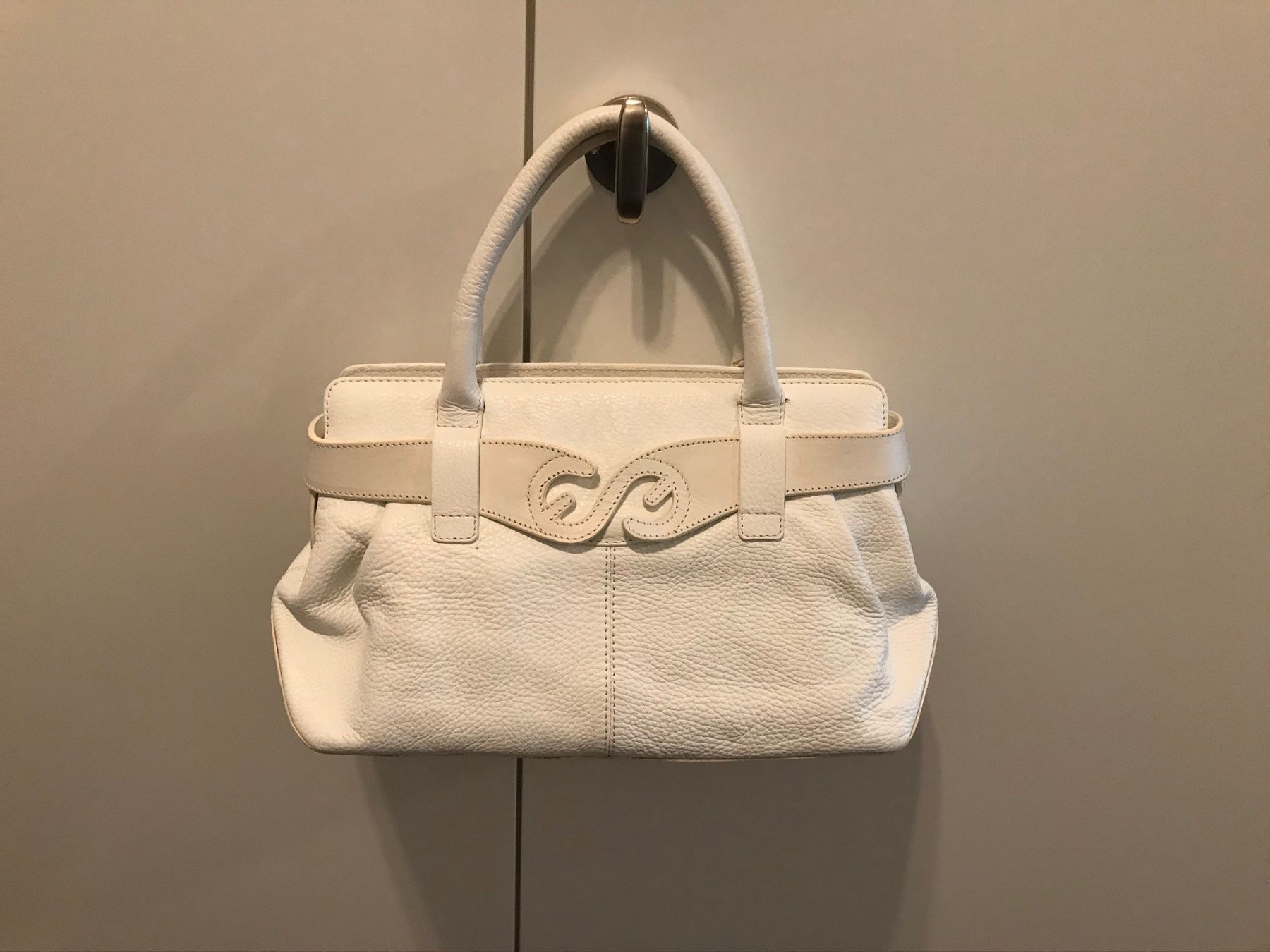 Escada Taschen für Damen: ESCADA Handbag White leather – Gebraucht aus Erlenbach ZH von topchick 7
