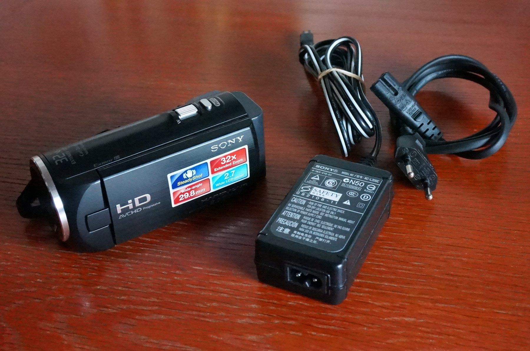 Sony Camcorder: Sony HDR-CX220E Digital HD Video Camera – Gebraucht aus Spreitenbach von Salesmanship 9
