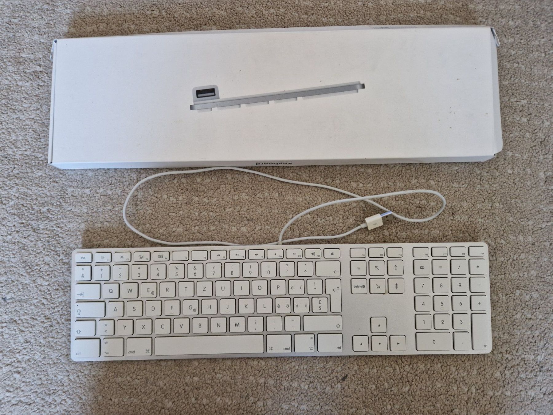Apple Claviers: Apple keyboard CH – D'occasion à Sonceboz-Sombeval par Schuster