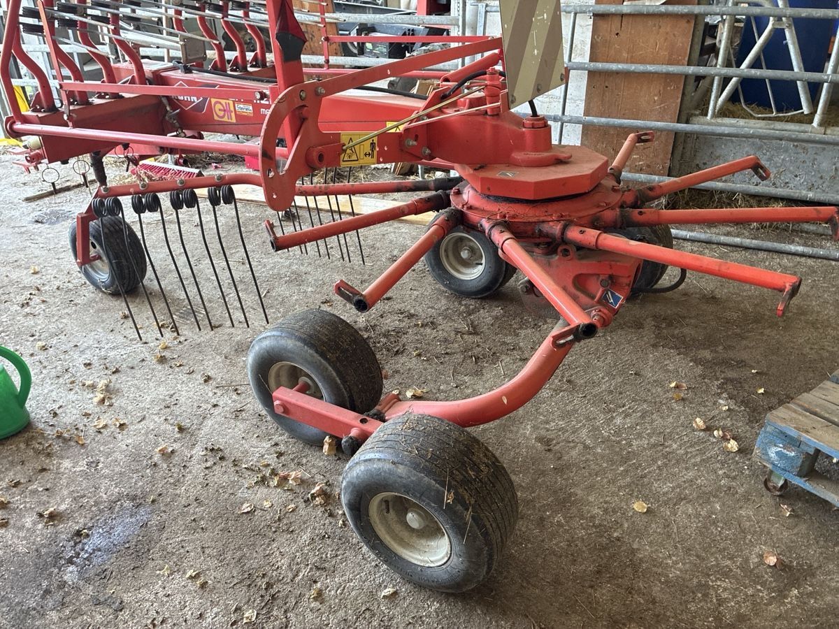 Kuhn Raccolta foraggio grezzo: Schwader Kuhn GA 4121  GTH – Usato da Bäretswil venduto da gra_6mx2 2