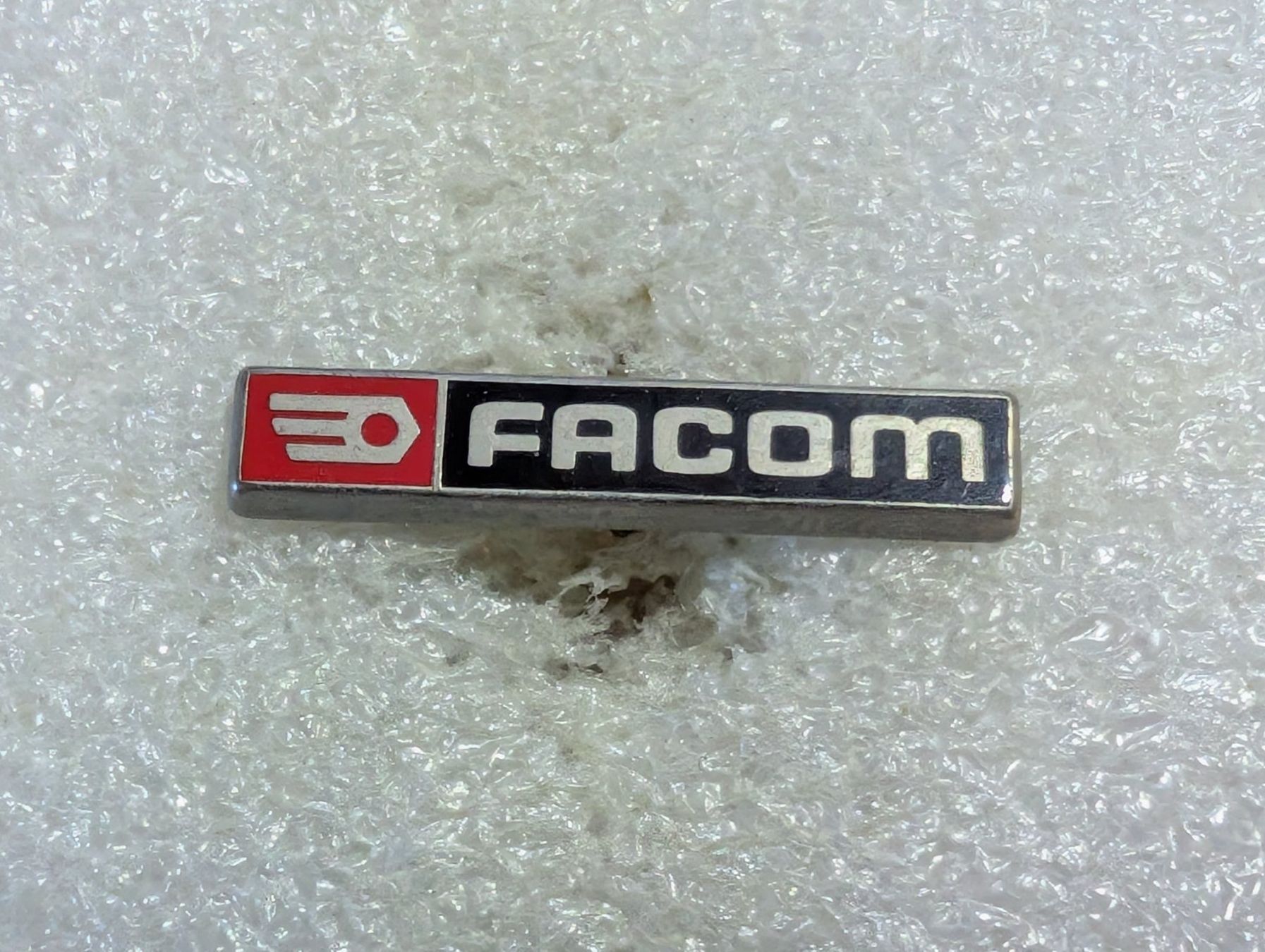 Placchette & Badge: Ansteckpin 191: Facom – Usato da Oppligen venduto da Pin-Fall-Shop