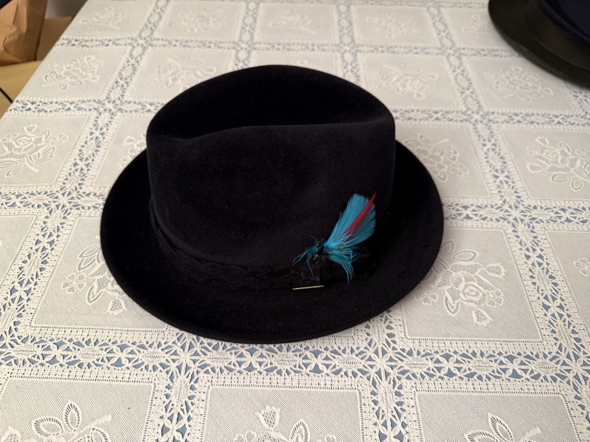 Hüte, Mützen & Caps: Stylish Stetson Playboy Fedora Hat - Size 7 1/8 - Black – Gebraucht aus Zürich von andreamt