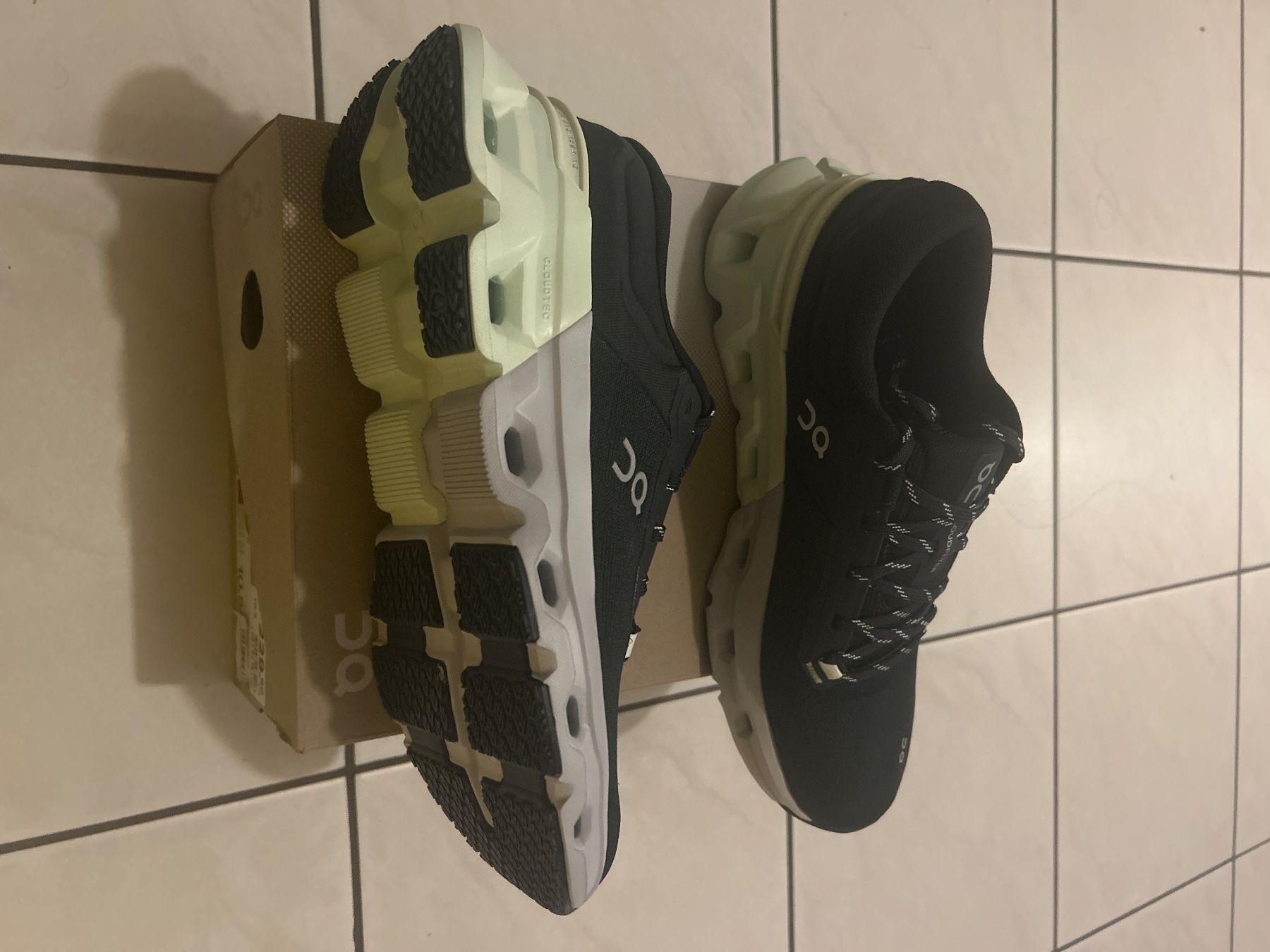 Scarpe da uomo: ON Cloudflyer 5  44,5 – Nuovo (secondo la descrizione) da Hagenbuch ZH venduto da GTAR96 2