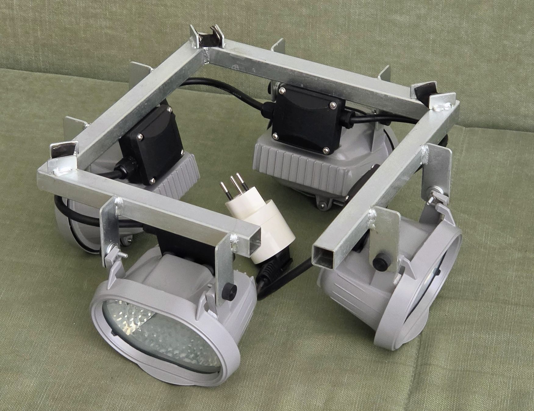 Lustres & lampes de plafonds: Deckenleuchte Strahler Set 4er Halogen mit Metallgestell und – D'occasion à Bern par sesle 1