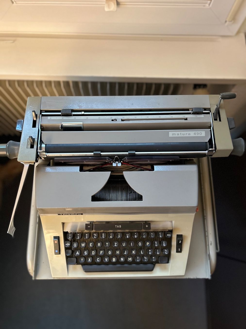 Triumph Macchine da scrivere: Triumph Matura 490 Schreibmaschiene – Usato da Unterägeri venduto da Hallihallox 4