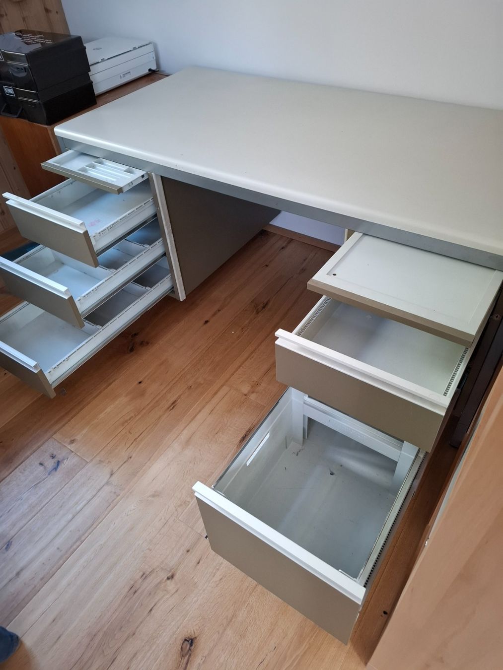 Schreibtische: Bürotisch – Gebraucht aus Engelberg von Tom871