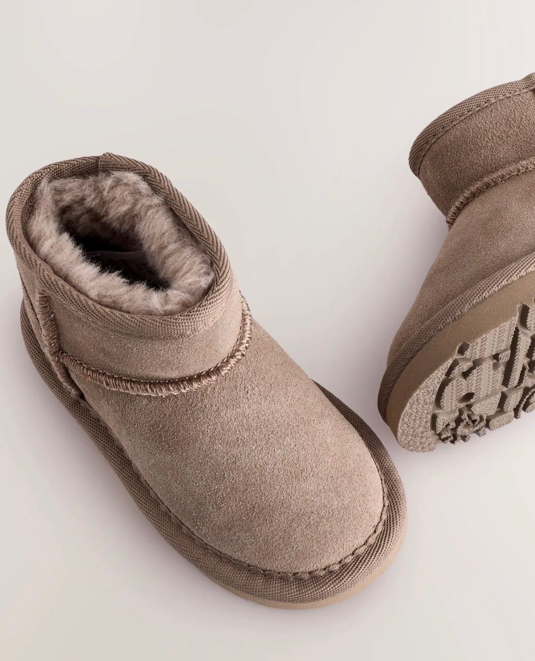 Schuhe für Mädchen: Mädchen Boots Etoupe Lammfell  Grösse 23 – Gebraucht aus Port von 11.12