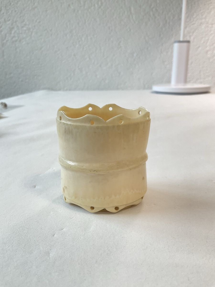 Schalen: Petit pot, sculpté  – Gebraucht aus Malleray von Robot12