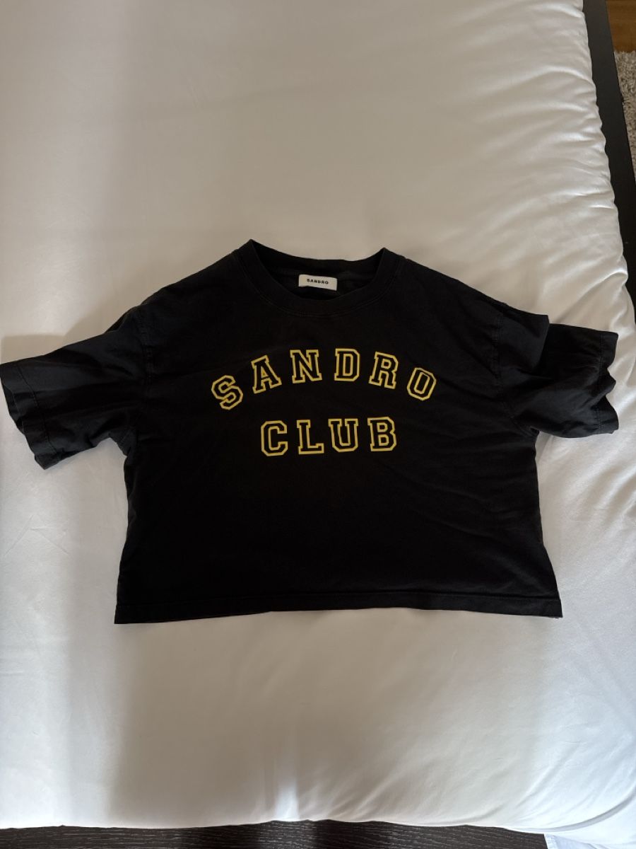 Top: SANDRO CLUB CROPPED T-SHIRTLESS  – Usato da Fällanden venduto da PetiteCabinet