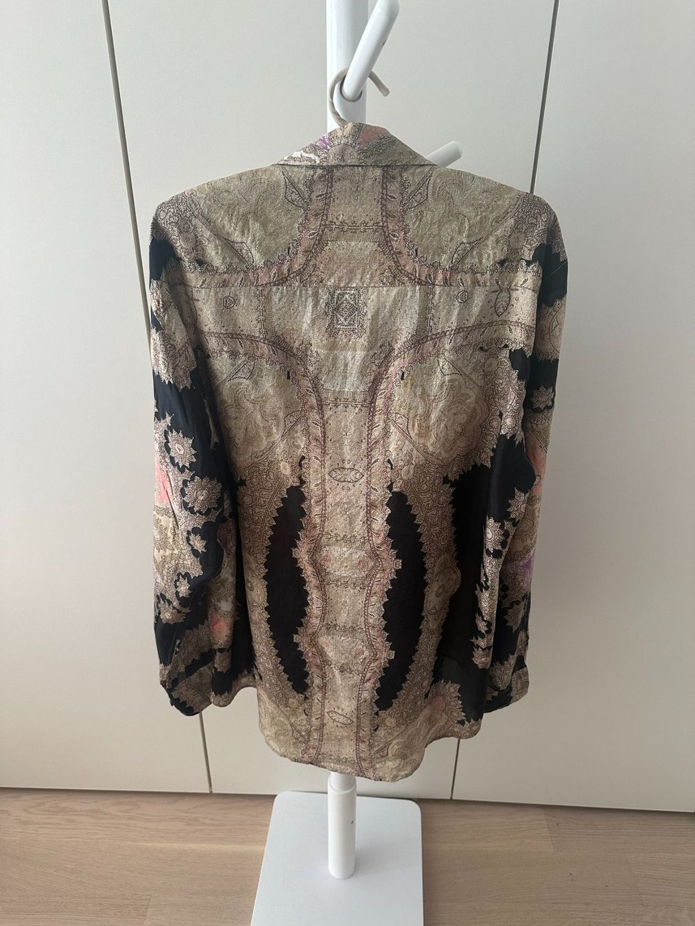 Roberto Cavalli Camicette: Seidenbluse von Roberto Cavalli – Usato da Zürich venduto da Rigiblick2 1