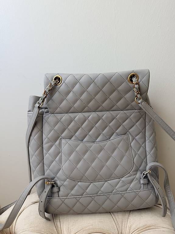 Zaini: Chanel Mountain Rucksack Grau – Usato da Roggwil venduto da est_r5x7 1
