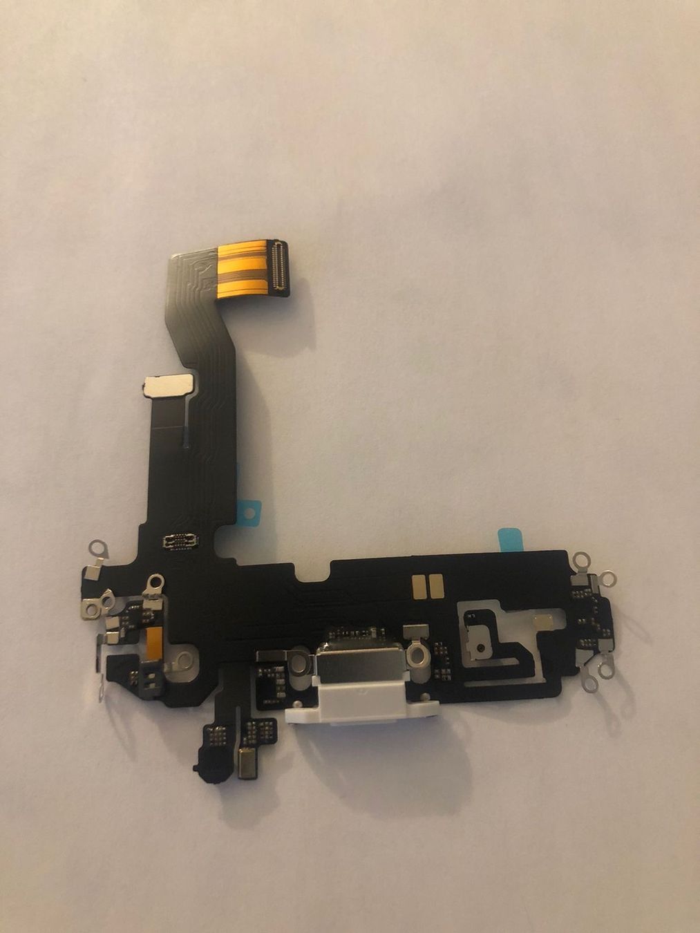 Apple Telefoni cellulari / Smartphones: Connecteur de charge iPhone 12 Pro - Pièce de rechange – Nuovo e nell'imballaggio originale da Leukerbad venduto da mig_8bbp