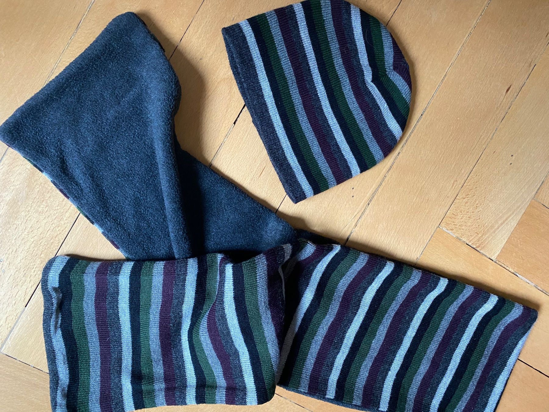 Altro abbigliamento per bambino: Chapeau et écharpe enfant – Usato da Küssnacht am Rigi venduto da CALIFRASQUI