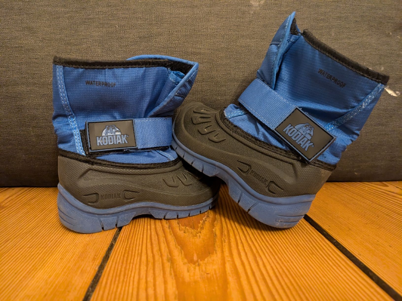 Scarpe per ragazzi: Schneestiefel, Kinder Winterschuhe Gr.26 – Usato da Winterthur venduto da PMeyja03