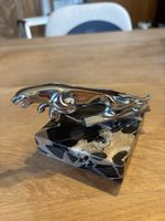 Jaguar Figur auf Marmorsockel 