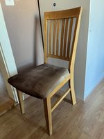 4 Chaises en bois massif , assise velours marron, bon état