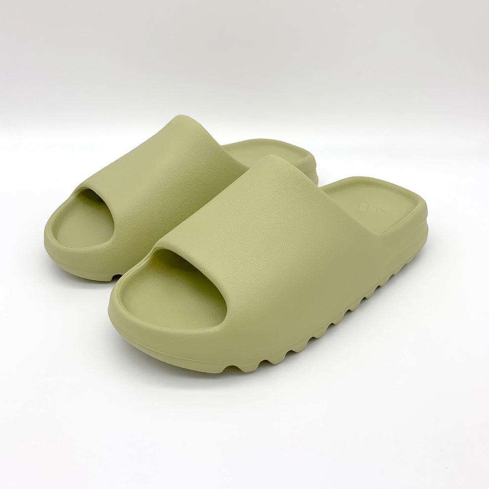 Adidas Scarpe da uomo: adidas Yeezy Slide Resin Gr. 40.5 – Nuovo e nell'imballaggio originale da Gebenstorf venduto da Pokerface8