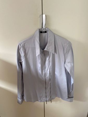 Neuwertige Hugo Boss Bluse hellblau Grösse I 38, D 32, F 36