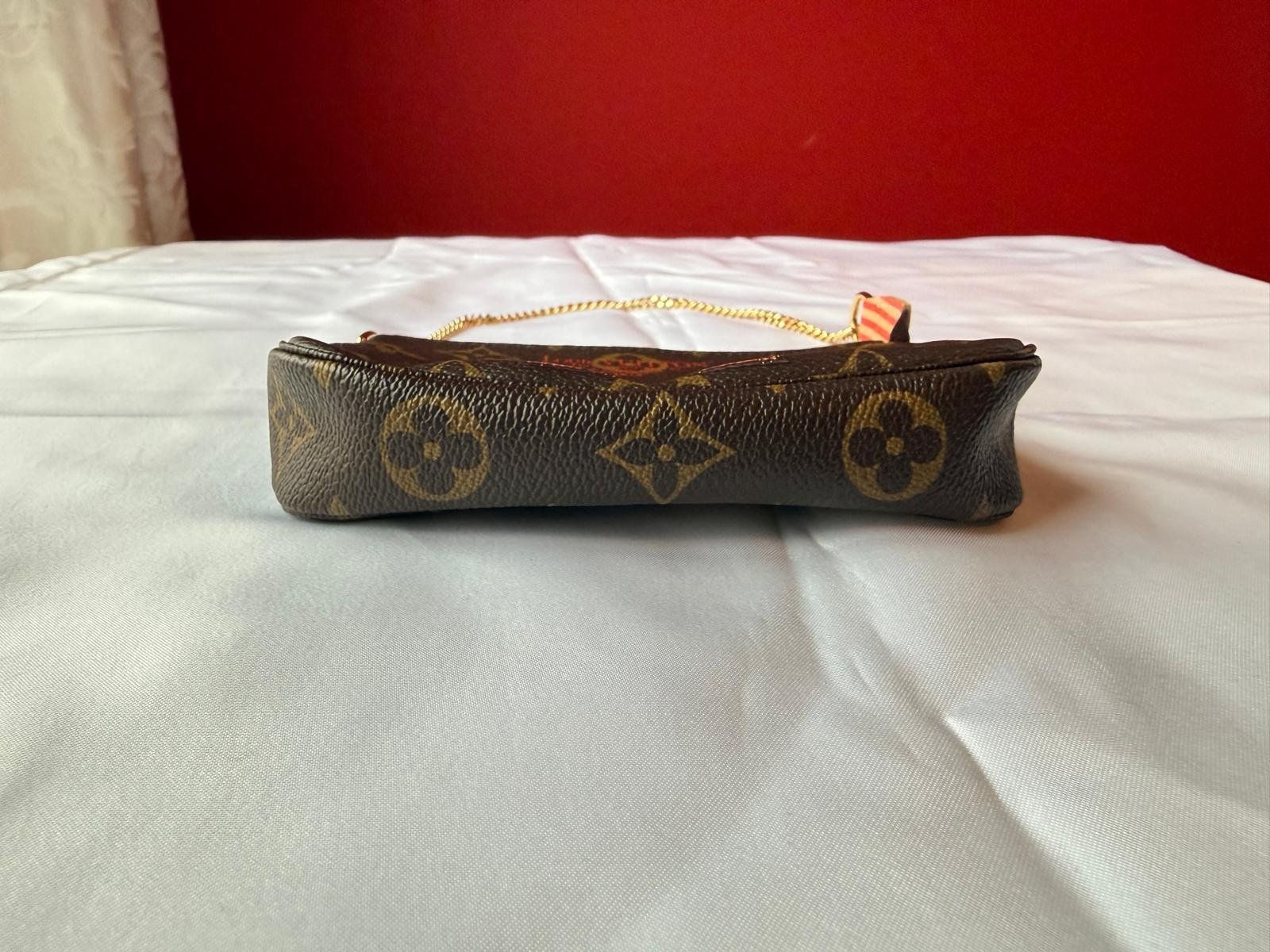 Louis Vuitton Taschen: Louis Vuitton Pochette Trunks Monogram Canvas – Neu (gemäss Beschreibung) aus Oberarth von SSS. 5