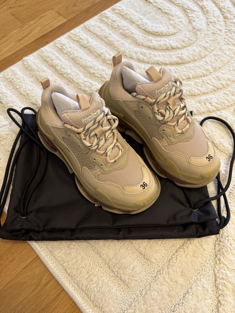 Balenciaga Scarpe da uomo: Balenciaga Tripple S – Nuovo (secondo la descrizione) da Langenthal venduto da egzon.bektashi 1